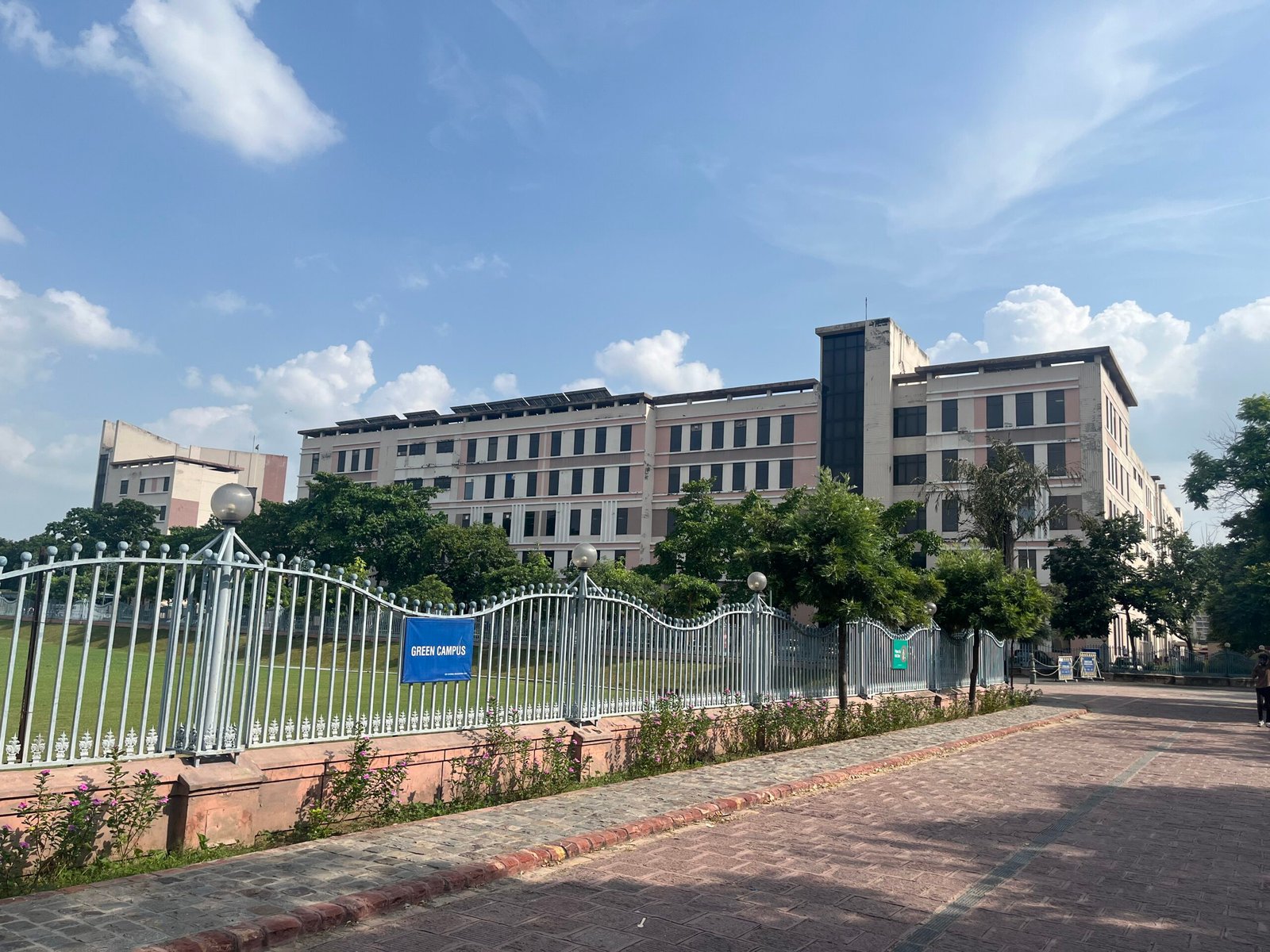 Campus 8
